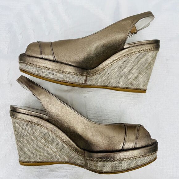 Stuart Weitzman Gold Peep Toe Slingback Wedges, Size 7, Luxury Coastal Grandma - Picture 3 of 10